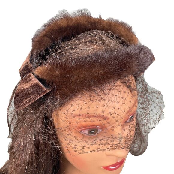 1950's Vintage Brown Velvet Veiled Mini Hat Bow Net - Picture 1 of 5